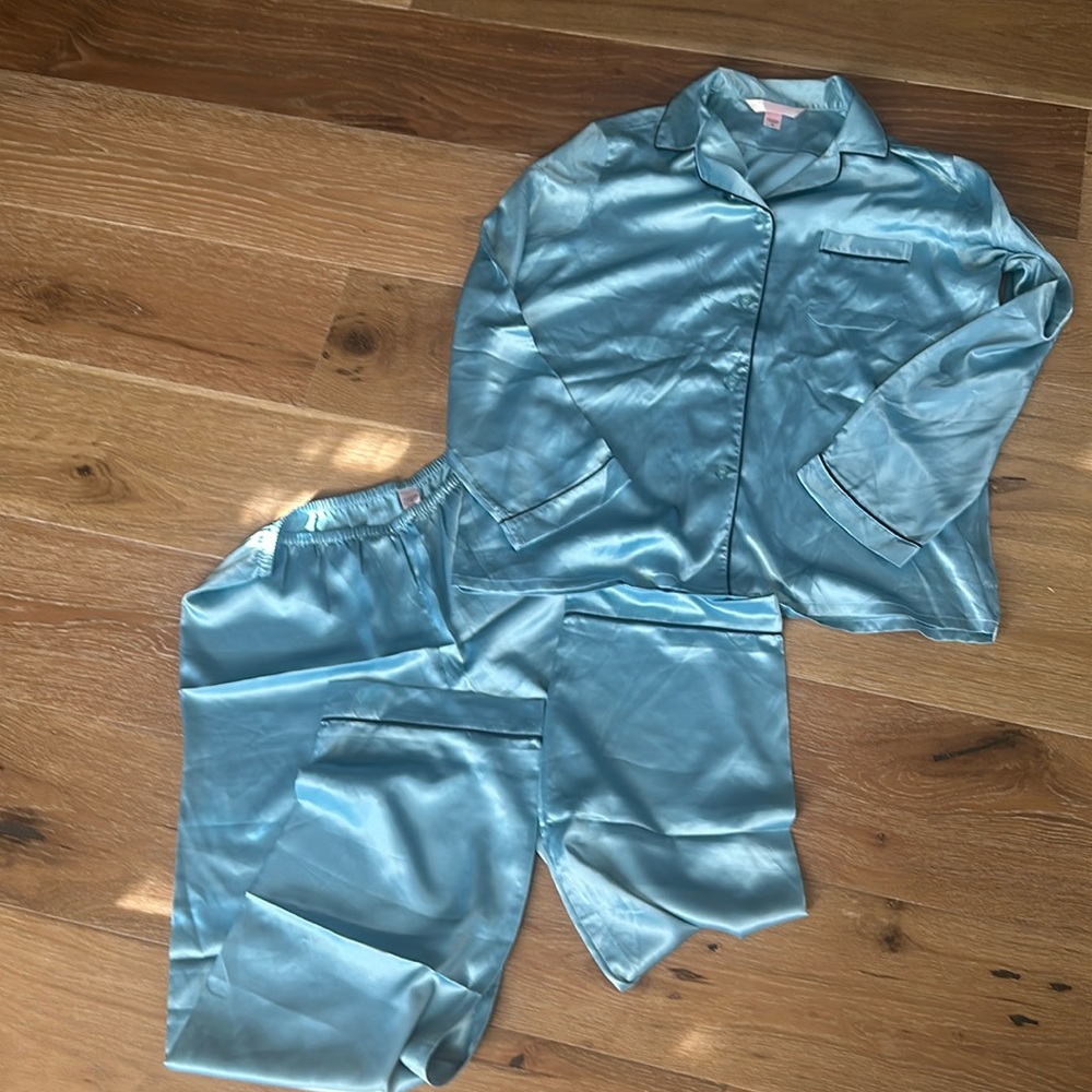Satin like Victoria’s Secret Angel pajamas